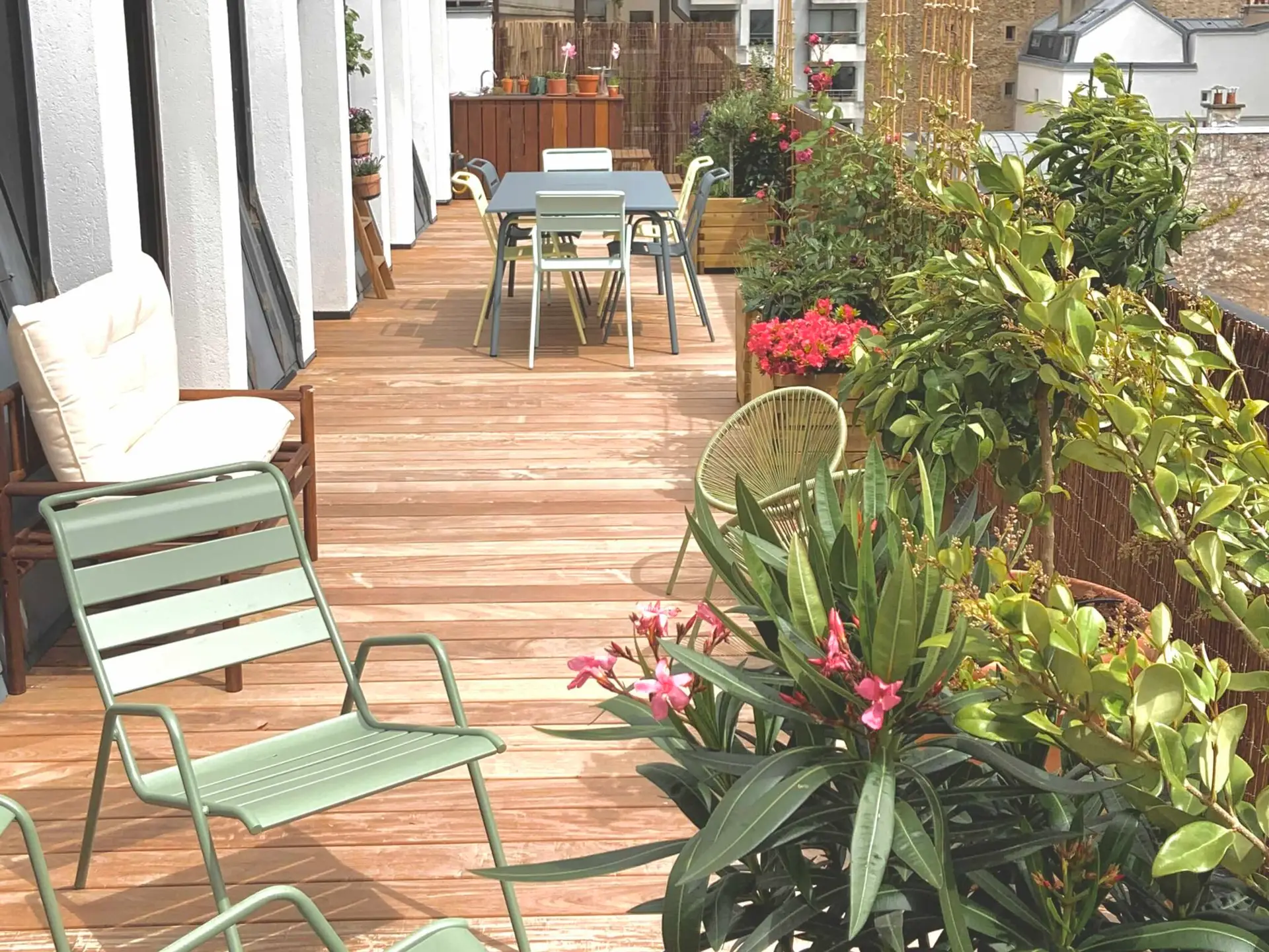 Un balcon fleur en ville